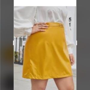 NWOT Plus High Waist SOLDDDDPU leather yellow skirt with buckle detail 3x